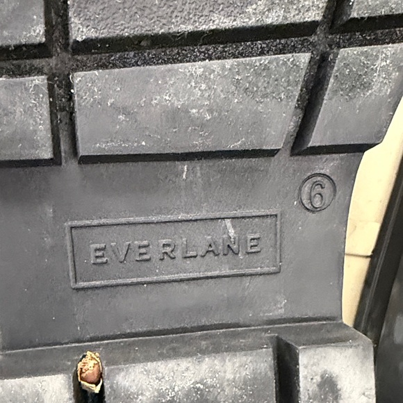 Everlane Cream and Black Chelsea Rain Boots - Picture 4 of 4